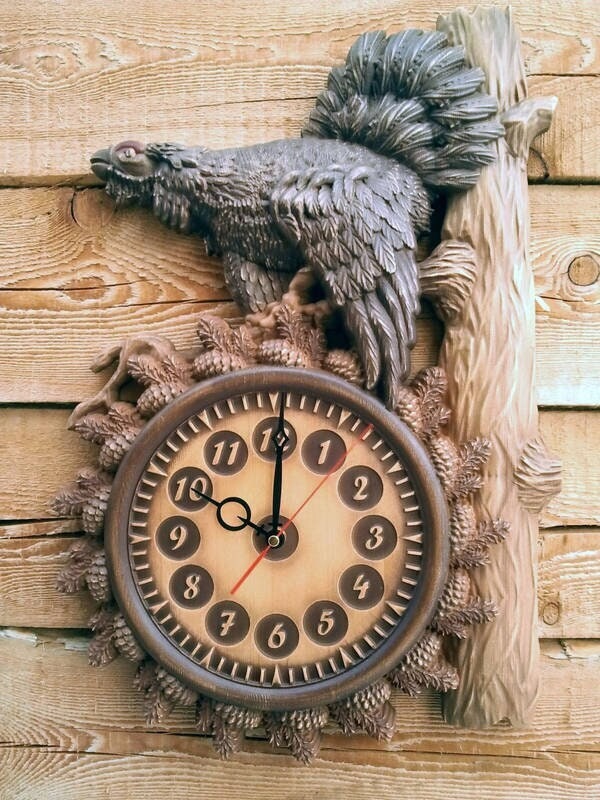 Handcrafted Oak Wood Wall Clock - Rustic and Elegant Timepiece