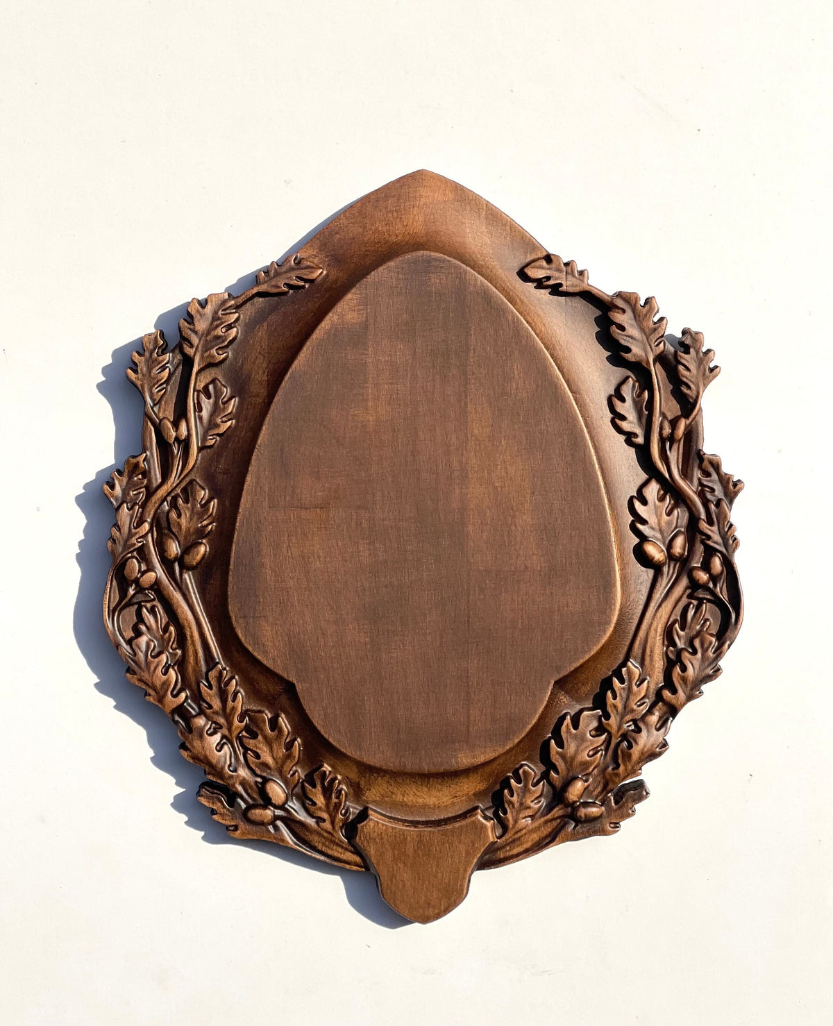 Hunter's Pride Oak Leaf Trophy Medallion - Unique Wall Decor for Lodge or Gift, measuring 13x12 inches outside and 8x6 inches inside