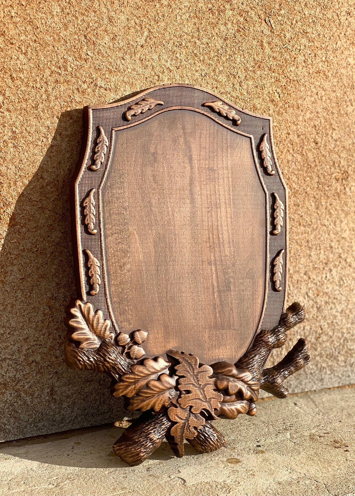 Hunter's Pride Oak Leaf Trophy Medallion - Unique Wall Decor for Lodge or Gift, measuring 16x11 inches outside and 9x7 inches inside