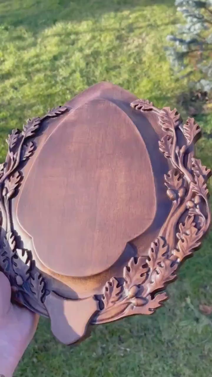 Hunter's Pride Oak Leaf Trophy Medallion - Unique Wall Decor for Lodge or Gift, measuring 13x12 inches outside and 8x6 inches inside